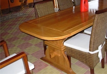 masa din lemn masiv pentru terasa